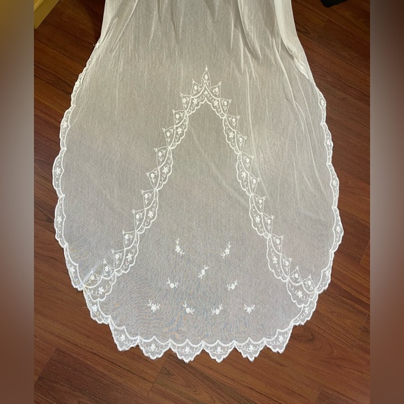 Elegant White Lace Bridal Veil main image 7